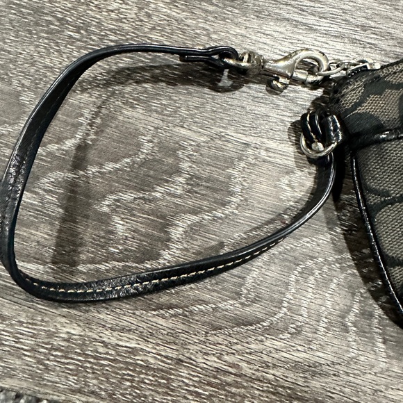 COACH signature Small Black/Grey Wristlet - Picture 4 of 6